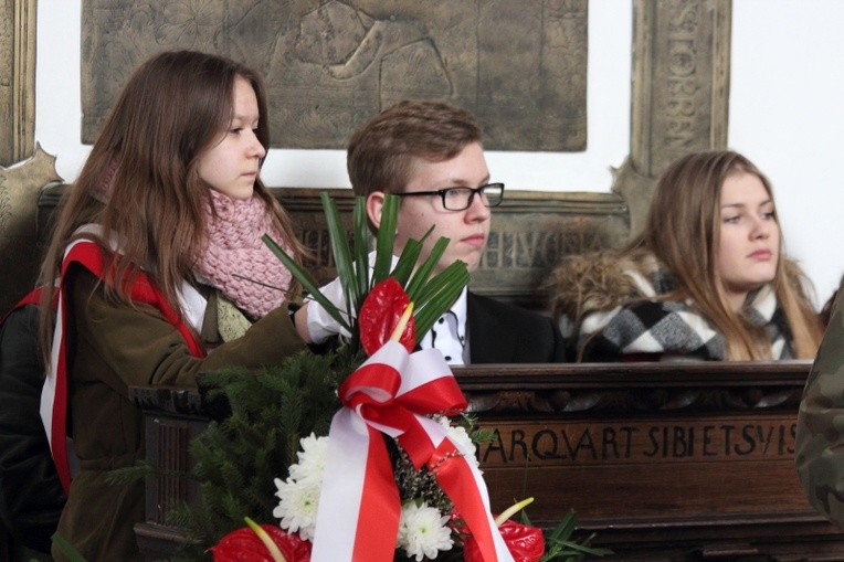 Odsłonięcie tablicy upamiętniającej śp. bp. Tadeusza Płoskiego