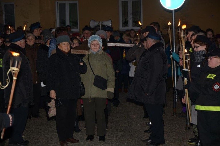 Droga Krzyżowa ulicami Karlina