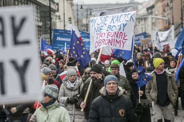 Marsz KOD w obronie Trybunału