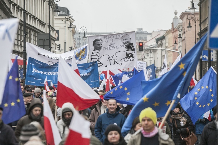 Marsz KOD w obronie Trybunału