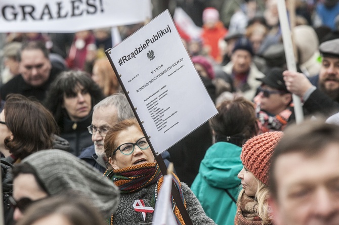 Marsz KOD w obronie Trybunału