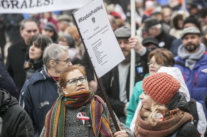 Marsz KOD w obronie Trybunału