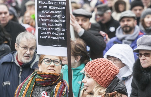 Marsz KOD w obronie Trybunału