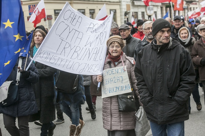 Marsz KOD w obronie Trybunału