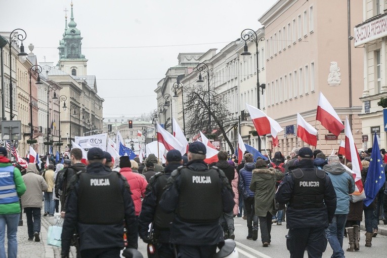 Marsz KOD w obronie Trybunału