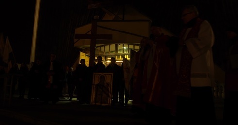 Krzyż łączy parafie