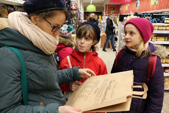 Wilczki na zakupach miłosierdzia