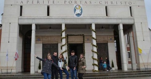 Papiescy stypendyści na Białych Morzach