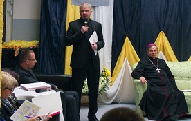 O ŚDM mówili  bp Henryk Tomasik,  ks. Mariusz Wilk (z lewej)  i ks. Marek Adamczyk