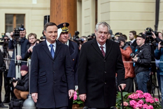 Prezydent Czech broni polskiego rządu