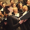 60 studentów medycyny wyśpiewuje utwory pasyjne i patriotyczne w koszalińskiej katedrze