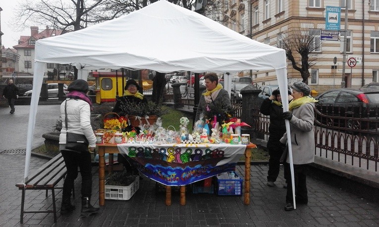 Kiermasz dający wiarę i światło