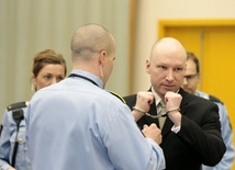 Breivik: Izolując mnie naruszono prawa człowieka