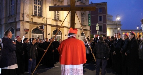 Centralna Droga Krzyżowa w Warszawie tradycyjnie odbędzie się w Wielki Piątek