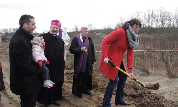 "Świętymi kamieniami są ludzie"