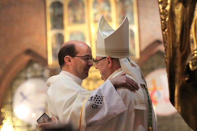Sakra bp. Jacka - do końca Eucharystii
