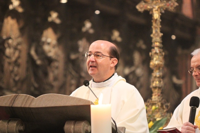 Sakra bp. Jacka - do końca Eucharystii