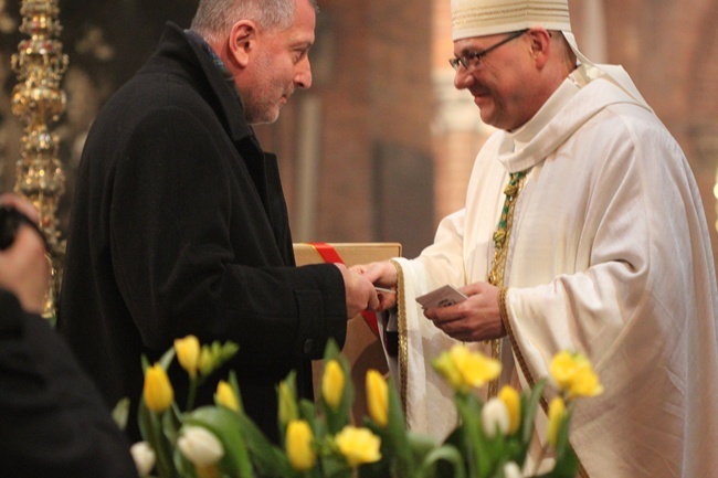 Sakra bp. Jacka - do końca Eucharystii