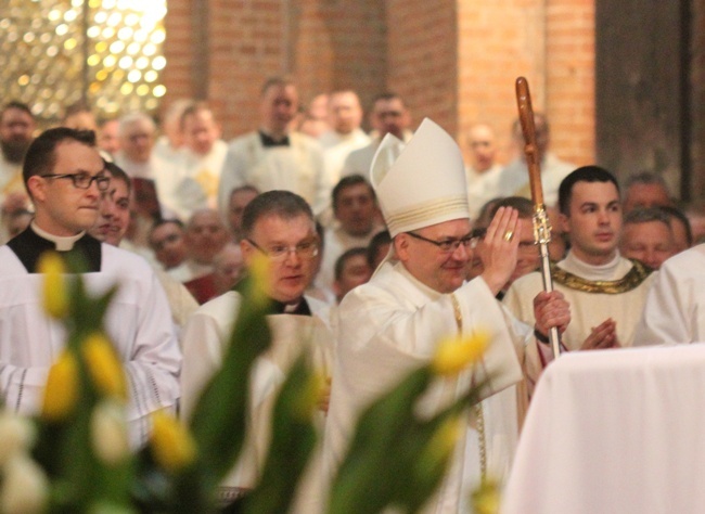 Sakra bp. Jacka - do końca Eucharystii