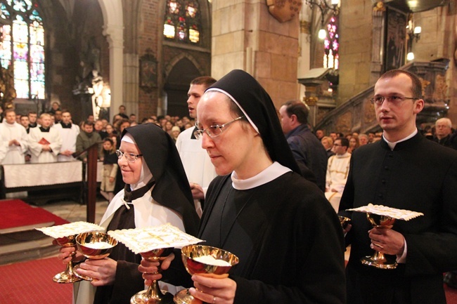 Sakra bp. Jacka - do końca Eucharystii