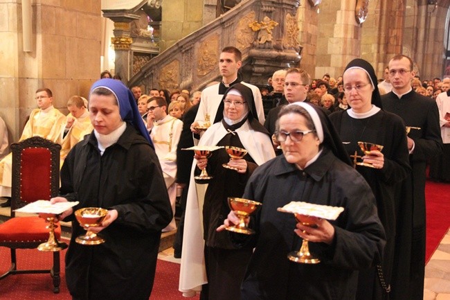 Sakra bp. Jacka - do końca Eucharystii