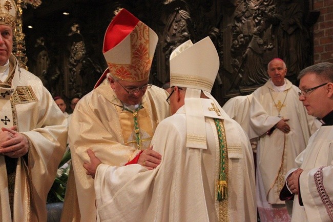 Sakra bp. Jacka - do końca Eucharystii