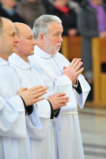 Nowi Nadzwyczajni Szafarze Eucharystii i odznaczenie 53 szafarzy na 10-lecie posługi