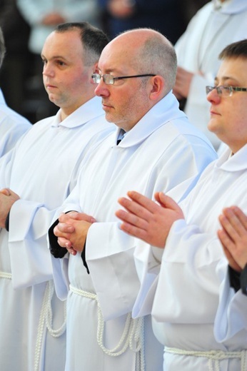 Nowi Nadzwyczajni Szafarze Eucharystii i odznaczenie 53 szafarzy na 10-lecie posługi