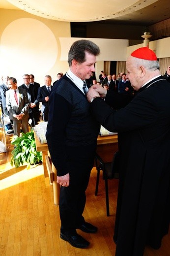 Nowi Nadzwyczajni Szafarze Eucharystii i odznaczenie 53 szafarzy na 10-lecie posługi