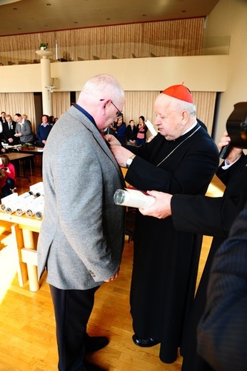 Nowi Nadzwyczajni Szafarze Eucharystii i odznaczenie 53 szafarzy na 10-lecie posługi