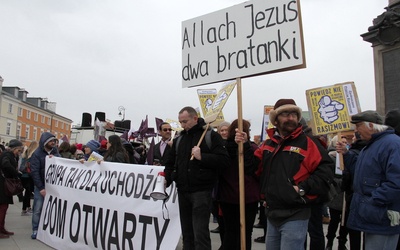 Manifestanci wyruszyli sprzed Kolumny Zygmunta