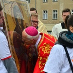 Początek peregrynacji krzyża i ikony w Świdnicy