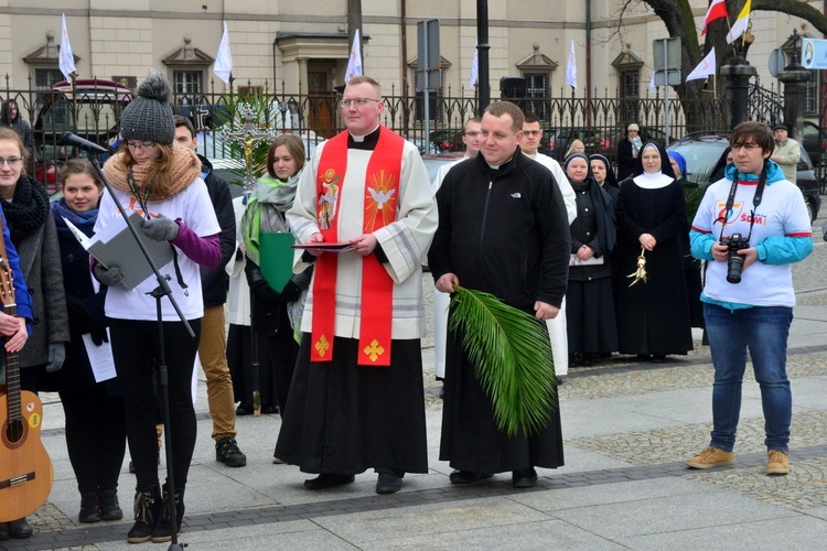 Początek peregrynacji krzyża i ikony w Świdnicy