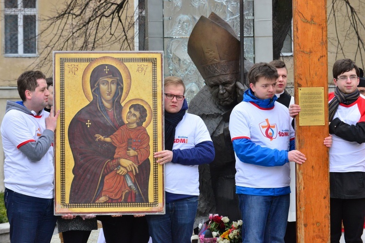 Początek peregrynacji krzyża i ikony w Świdnicy