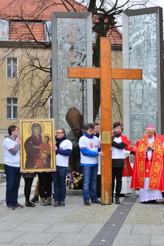 Początek peregrynacji krzyża i ikony w Świdnicy