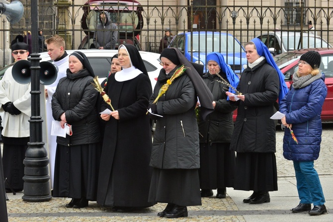 Początek peregrynacji krzyża i ikony w Świdnicy