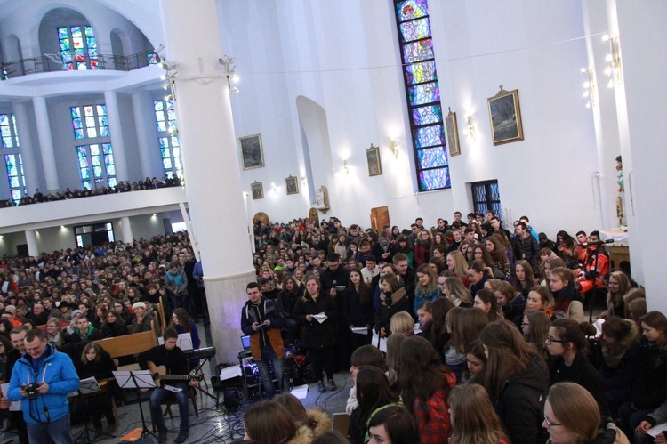 Synaj w Tarnowie. Eucharystia w kościele pw. bł. Karoliny