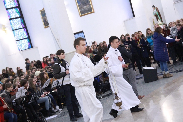 Synaj w Tarnowie. Eucharystia w kościele pw. bł. Karoliny