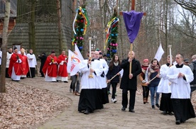 Po Eucharystii wyruszyła procesja z palmami do pól