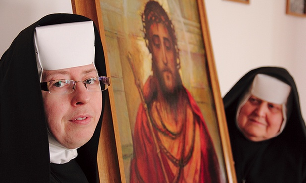  Obraz w kapicy przypomina s. Maksymilianie, by w cierpiącym człowieku widzieć oblicze Chrystusa