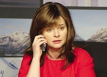 Bohaterka czerpie siły na przetrwanie, broniąc się autoironią i nadzieją