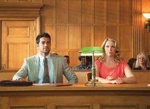 Jesse Metcalfe jako Tom Endler, obrońca oskarżonej o agitację religijną nauczycielki, którą zagrała Melissa Joan Hart