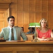 Jesse Metcalfe jako Tom Endler, obrońca oskarżonej o agitację religijną nauczycielki, którą zagrała Melissa Joan Hart
