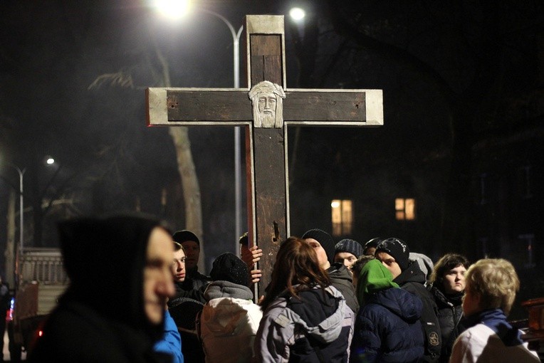 Krzyż w "mieście bez Boga"