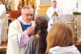  ...oraz modlitewnego skupienia i spotkania z żywym Bogiem na Eucharystii