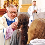  ...oraz modlitewnego skupienia i spotkania z żywym Bogiem na Eucharystii