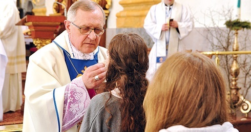  ...oraz modlitewnego skupienia i spotkania z żywym Bogiem na Eucharystii