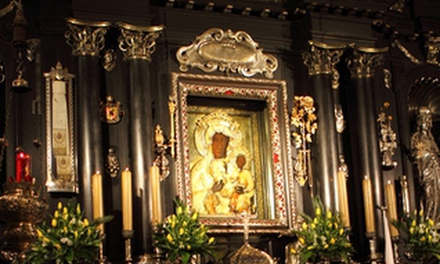 Czarna Madonna w milenijnej sukni