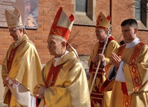 W procesji do katedry tarnowskiej