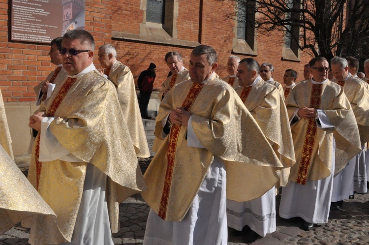 Msza Krzyżma 2016 - procesja